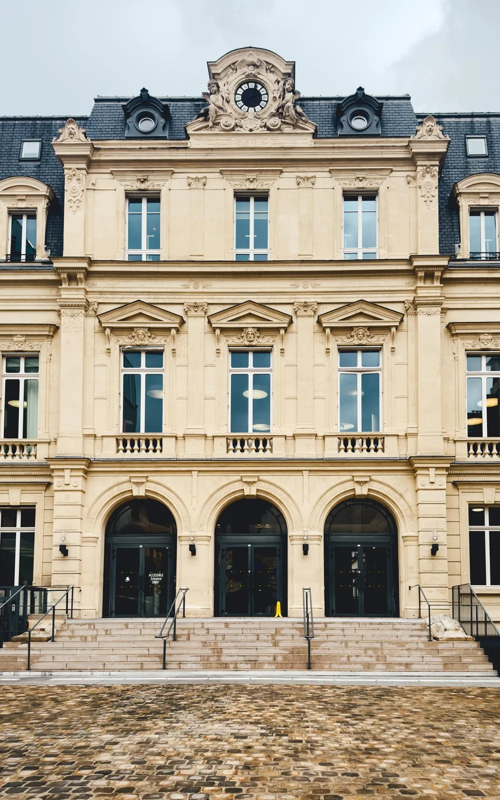 Beautiful architecture of Paris Office
